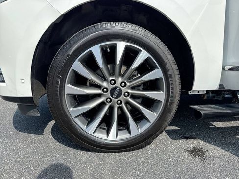 Used 2021 Lincoln Navigator Reserve w/ Luxury Package AWD/4WD image 29