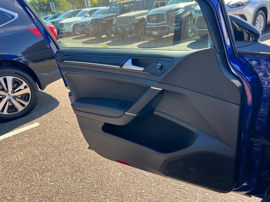 Used 2019 Volkswagen Golf R 4-Door AWD/4WD image 17