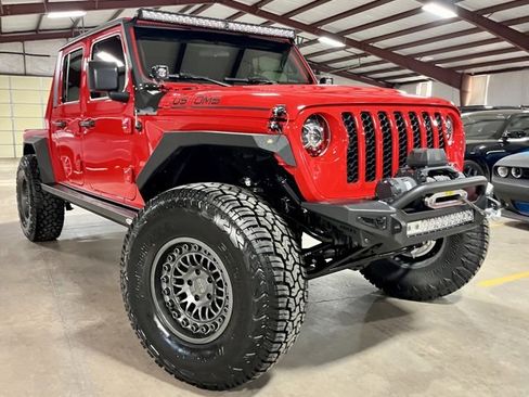 Used 2021 Jeep Gladiator Sport image 1