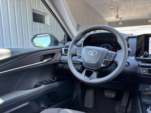 Used 2025 Toyota Camry LE FWD image 33
