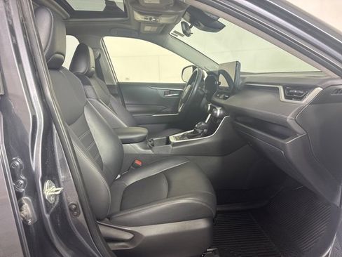 Used 2023 Toyota RAV4 XLE Premium image 4