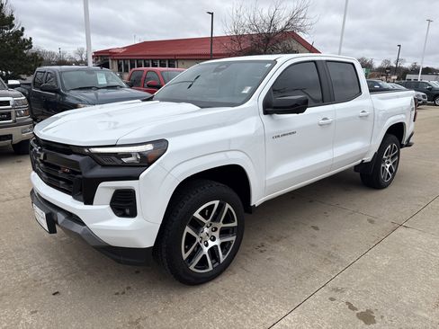 Used 2024 Chevrolet Colorado Z71 w/ Z71 Convenience Package 2 image 3