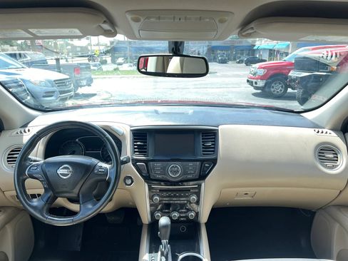 Used 2017 Nissan Pathfinder SV FWD image 10