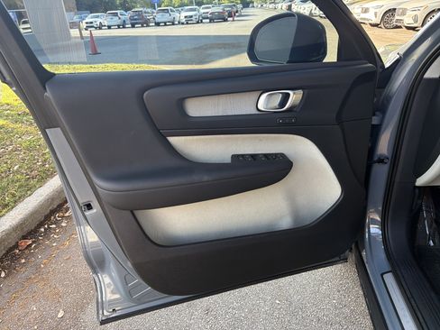 Certified 2023 Volvo XC40 B5 Plus w/ Protection Package Premier AWD/4WD image 14