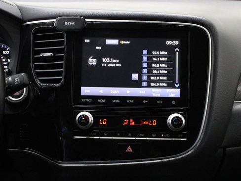 Used 2020 Mitsubishi Outlander SEL image 27