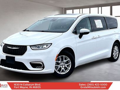 Used 2023 Chrysler Pacifica Touring-L