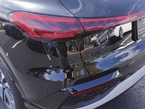 Used 2025 Audi Q5 Premium w/ Convenience Package image 10