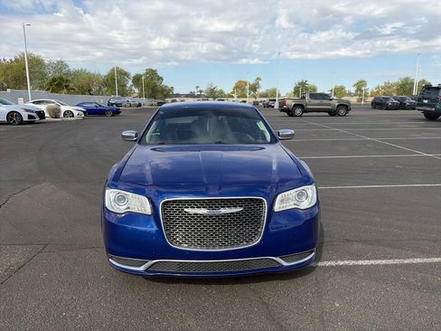 Used 2018 Chrysler 300 Touring w/ Chrome Appearance Package RWD image 2