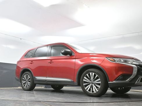 Used 2019 Mitsubishi Outlander ES FWD image 23