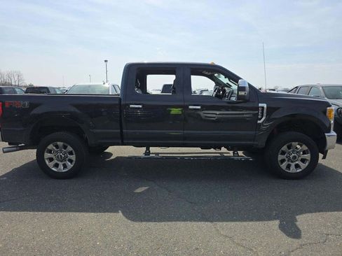 Used 2017 Ford F250 Lariat w/ Chrome Package image 1