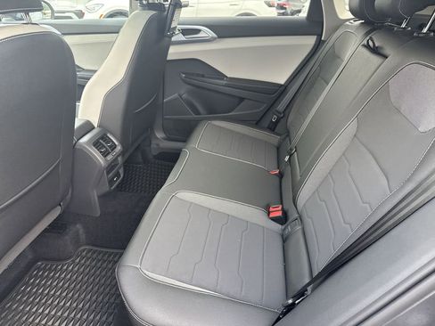 New 2025 Volkswagen Taos SE image 28