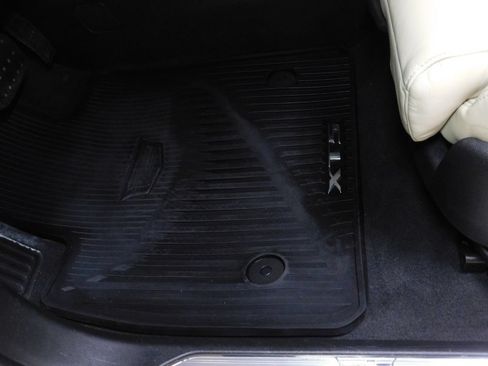Used 2017 Cadillac XT5 FWD image 25