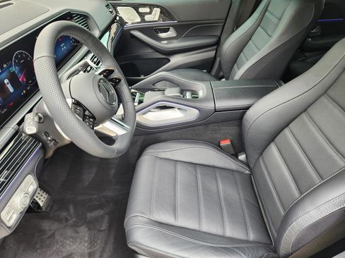 Used 2024 Mercedes-Benz GLS 580 4MATIC image 5