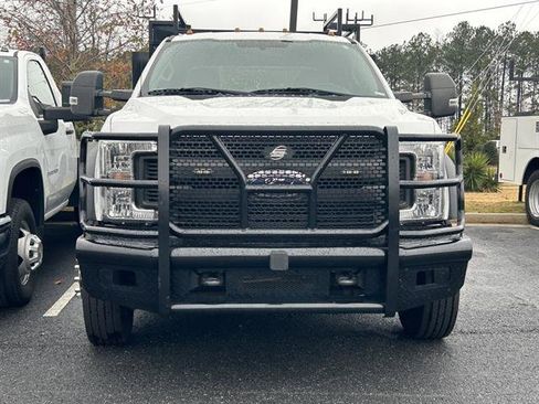 Used 2018 Ford F550 2WD Crew Cab Super Duty image 2