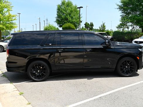 Used 2023 Cadillac Escalade ESV Sport Platinum w/ LPO, ONYX Package AWD/4WD image 4