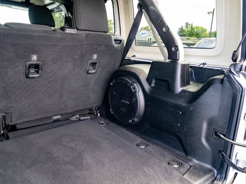 Used 2018 Jeep Wrangler Unlimited Sahara w/ Uconnect 4C Nav & Sound Group AWD/4WD image 23