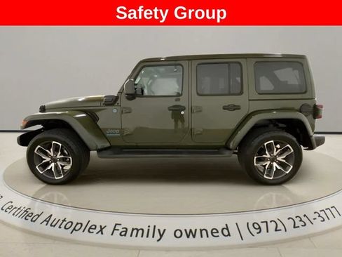 Used 2024 Jeep Wrangler Unlimited w/ Convenience Group AWD/4WD image 2