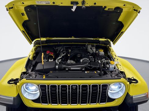 Used 2024 Jeep Wrangler Unlimited Sahara w/ Technology Group image 26