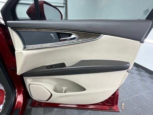Used 2017 Lincoln MKX Select w/ Select Plus Package FWD image 19
