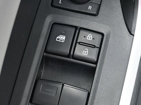 Used 2020 Toyota RAV4 XLE w/ Convenience Package AWD/4WD image 13