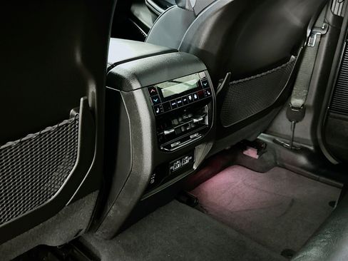 Used 2022 Jeep Grand Cherokee Overland w/ Advanced Protech Group III AWD/4WD image 29