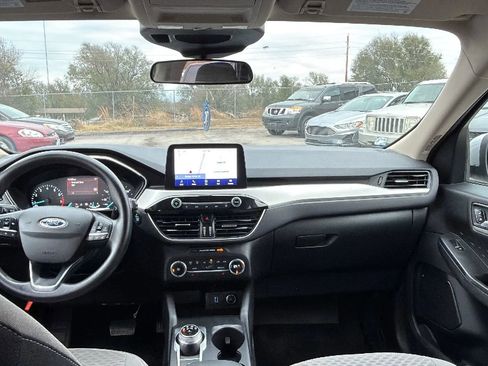 Used 2020 Ford Escape SE image 8