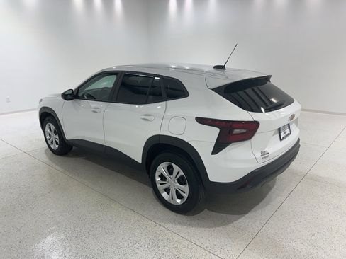 Used 2025 Chevrolet Trax LS image 2