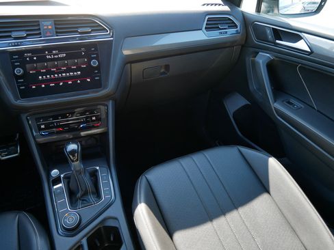 Certified 2022 Volkswagen Tiguan SE R-Line image 11