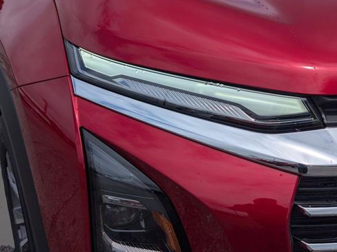 New 2026 Chevrolet Equinox LT w/ Convenience Package II FWD image 4