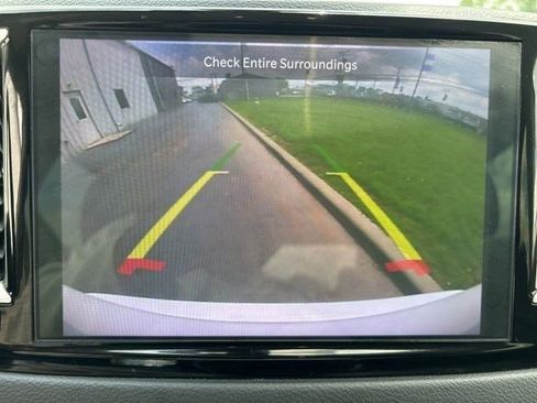 Used 2023 Chrysler Pacifica Touring-L FWD image 31
