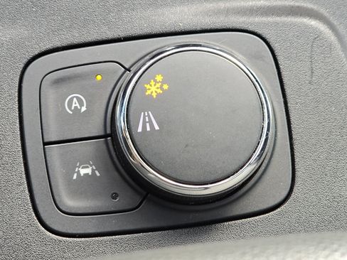 Used 2023 Chevrolet Traverse LT image 13