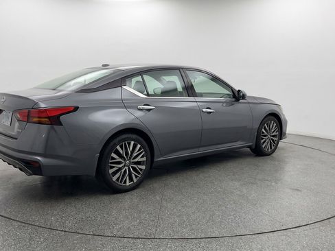 Used 2025 Nissan Altima 2.5 SV FWD image 9