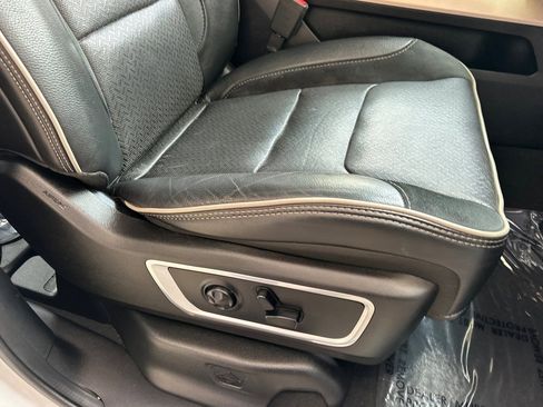 Used 2019 RAM 1500 Laramie image 22