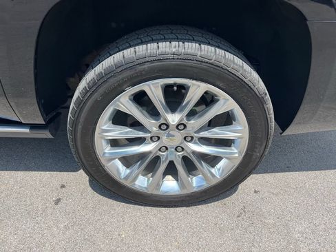 Used 2019 Chevrolet Suburban Premier w/ Premier Plus Edition AWD/4WD image 13