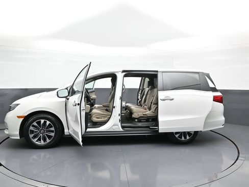 Certified 2024 Honda Odyssey EX-L image 46