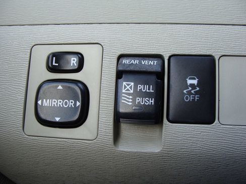 Used 2014 Toyota Sienna XLE FWD image 23