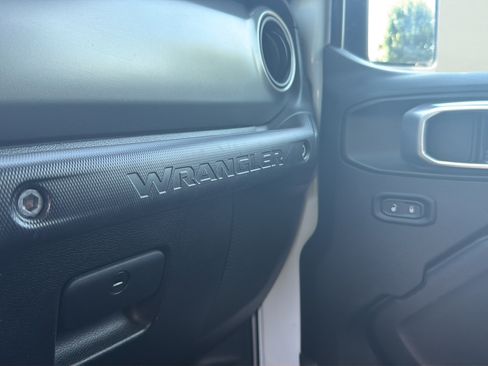 Used 2022 Jeep Wrangler Unlimited Sport w/ Sun And Sound Package AWD/4WD image 31