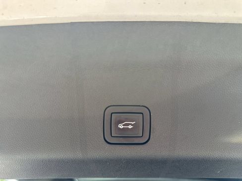 Used 2024 Chevrolet Suburban LT AWD/4WD image 33