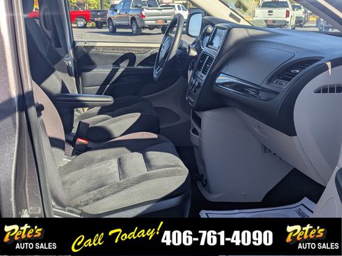 Used 2018 Dodge Grand Caravan SE w/ UConnect Hands-Free Group image 14