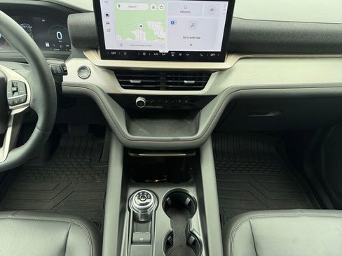 Used 2025 Ford Explorer Active w/ Active Comfort Package RWD image 11