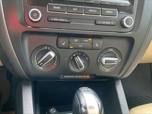 Used 2014 Volkswagen Jetta TDI FWD image 32