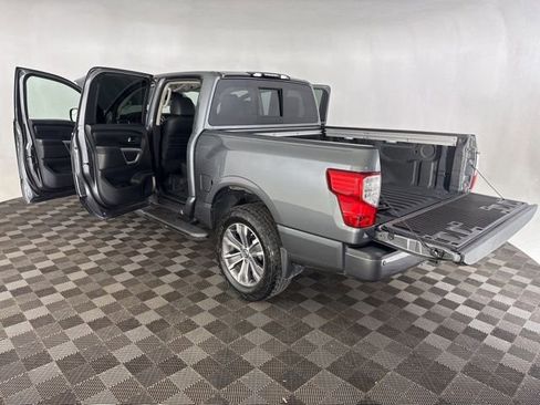 Used 2017 Nissan Titan SL AWD/4WD image 17