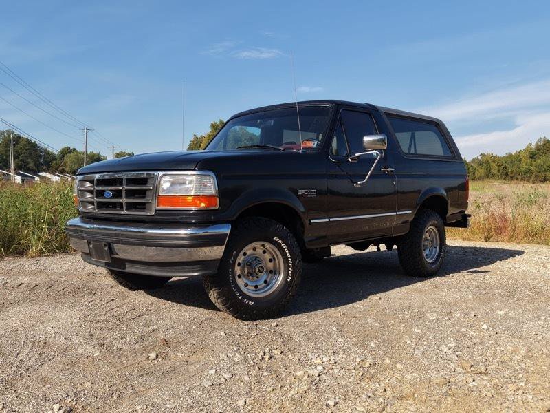 Used 1995 Ford Bronco XLT AWD/4WD image 1