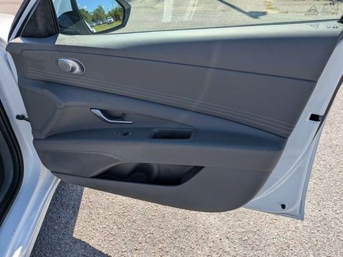 Used 2025 Hyundai Elantra SEL FWD image 32