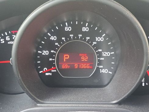 Used 2017 Kia Soul + FWD image 22