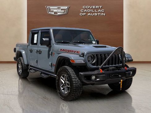 Used 2024 Jeep Gladiator Mojave AWD/4WD image 6