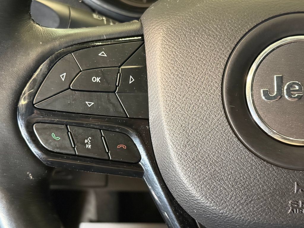 Used 2019 Jeep Cherokee Latitude Plus AWD/4WD image 11