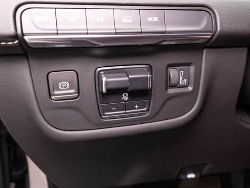 Used 2023 Cadillac Escalade Sport AWD/4WD image 36
