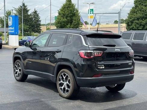 Used 2024 Jeep Compass Latitude AWD/4WD image 9