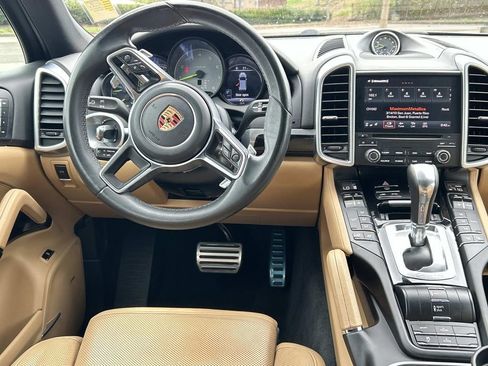 Used 2018 Porsche Cayenne S w/ Premium Package Plus image 26